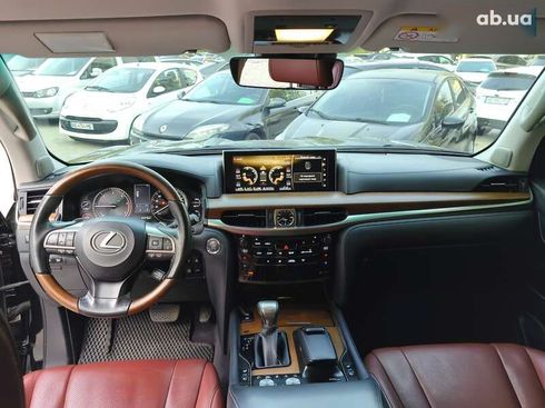 Lexus LX 2017 - фото 21