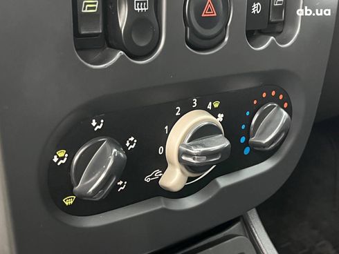 Renault Duster 2010 белый - фото 37
