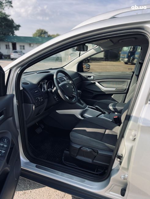 Ford Kuga 2011 серебристый - фото 7