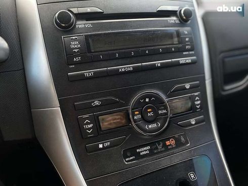 Toyota Auris 2011 - фото 30