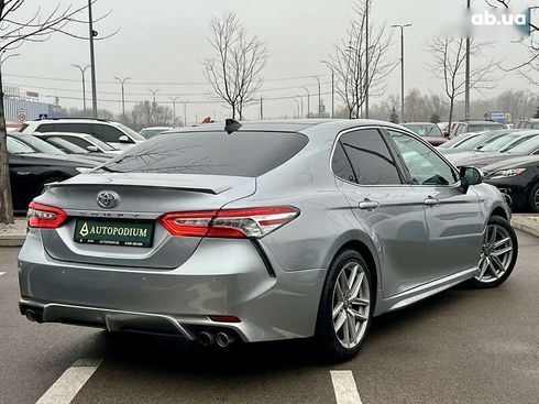Toyota Camry 2018 - фото 8