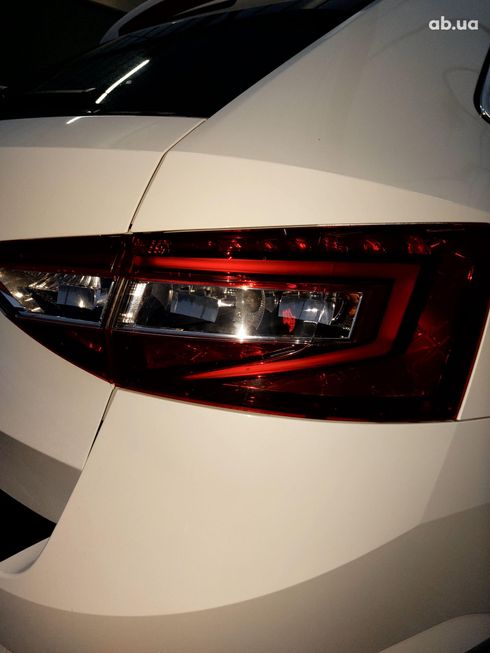 Skoda Superb 2016 белый - фото 9
