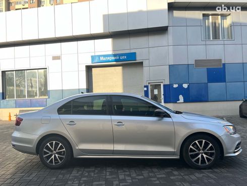 Volkswagen Jetta 2015 серый - фото 6