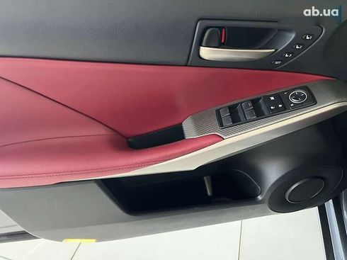 Lexus IS 2017 - фото 11