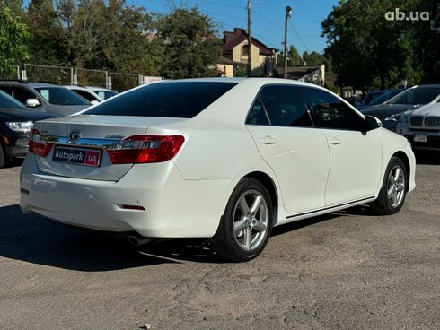 Toyota Camry 2014 белый - фото 6