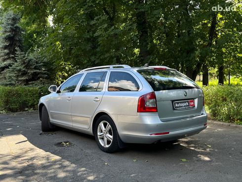 Skoda Octavia 2011 серый - фото 4