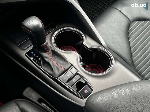 Toyota Camry 2021 - фото 16