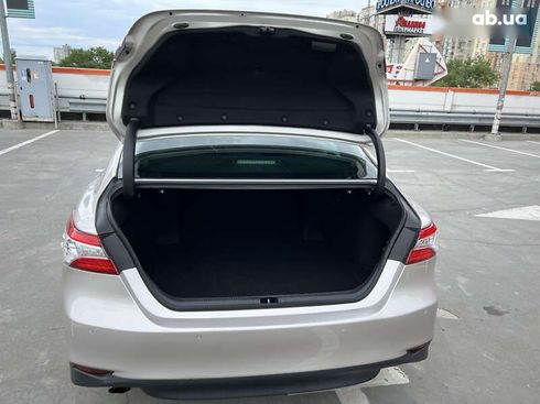 Toyota Camry 2019 - фото 17