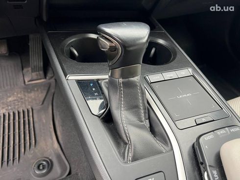 Lexus UX 2019 белый - фото 35