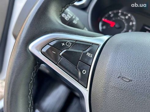 Renault Duster 2019 - фото 19