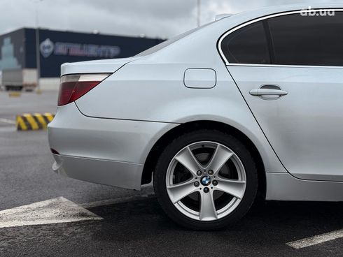 BMW 5 серия 2005 серый - фото 12