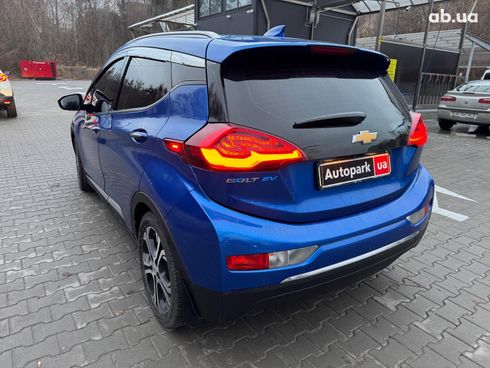 Chevrolet Bolt 2021 синий - фото 8