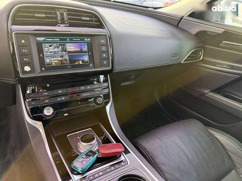 Jaguar XE 2015 - фото 29
