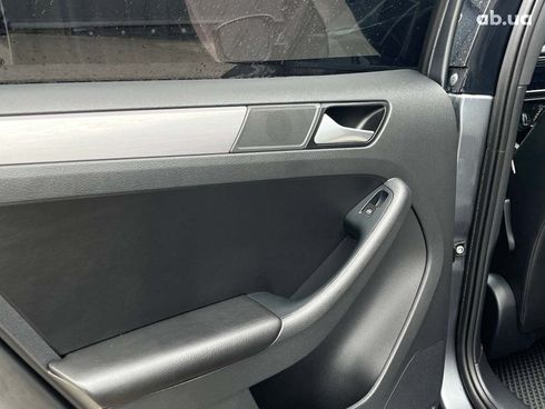 Volkswagen Jetta 2016 серый - фото 26