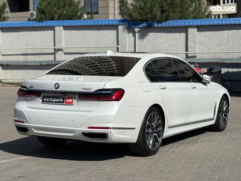 BMW 7 серия 2019 белый - фото 7