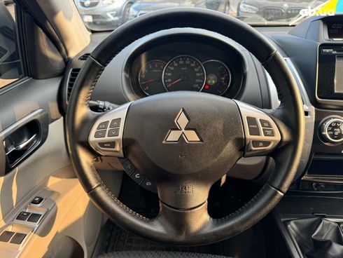 Mitsubishi Pajero 2015 черный - фото 28