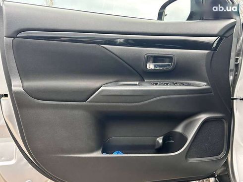 Mitsubishi Outlander 2018 - фото 12