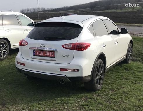 Infiniti Q50 2015 белый - фото 3