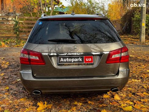 Mercedes-Benz E-Класс 2011 серый - фото 24