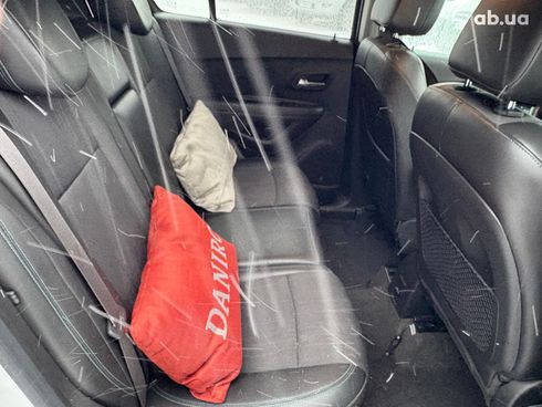 Chevrolet Trax 2016 белый - фото 31