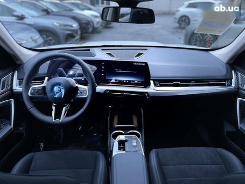 BMW iX1 2024 - фото 20