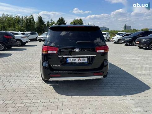 Kia Carnival 2017 - фото 5