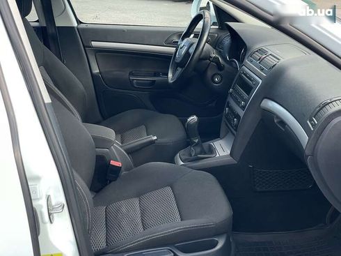 Skoda Octavia 2010 - фото 16