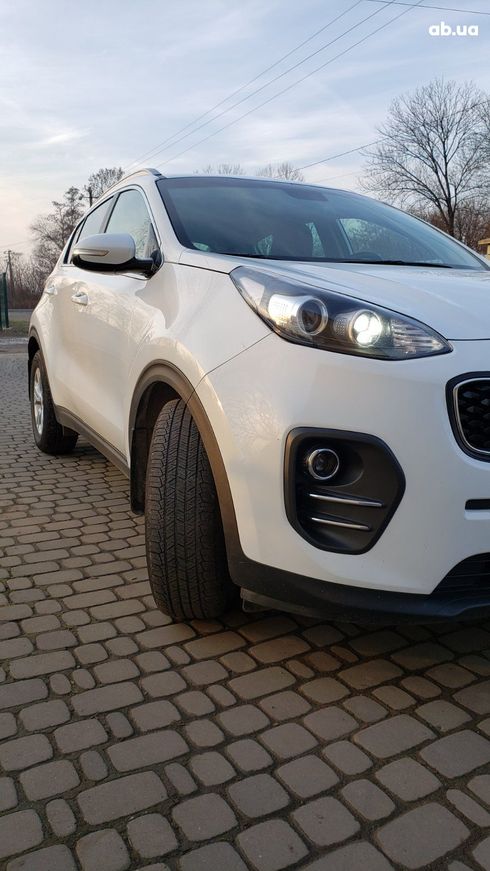 Kia Sportage 2017 белый - фото 16