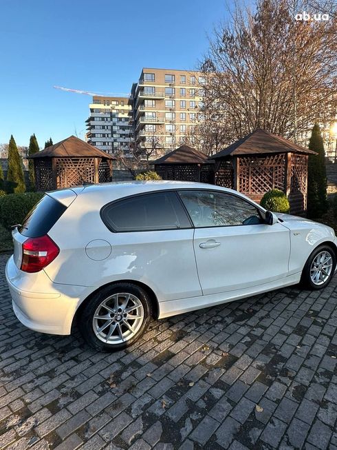 BMW 1 серия 2010 белый - фото 13