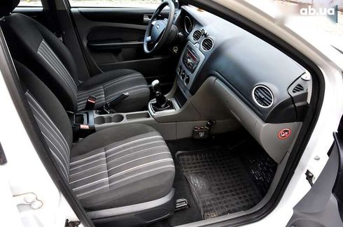 Ford Focus 2010 - фото 24