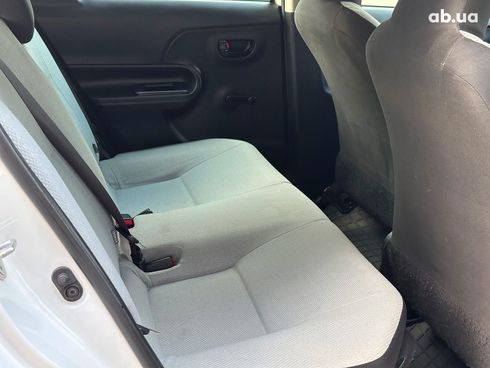Toyota Aqua 2015 белый - фото 14