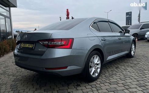 Skoda Superb 2018 - фото 7