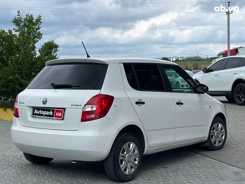 Skoda Fabia 2014 белый - фото 9