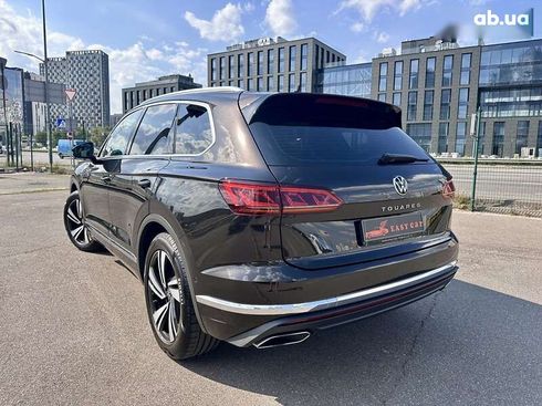 Volkswagen Touareg 2022 - фото 18