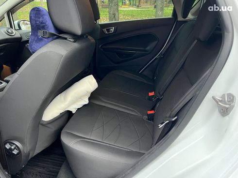 Ford Fiesta 2013 белый - фото 19