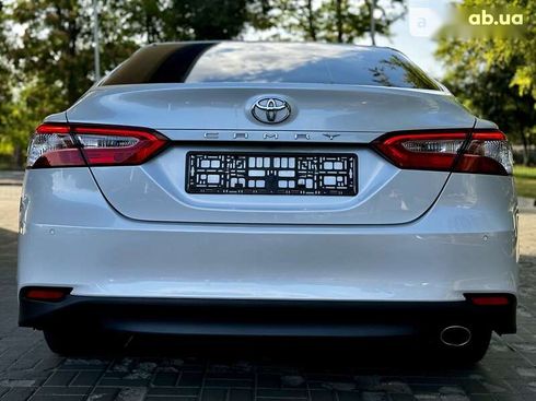 Toyota Camry 2019 - фото 16