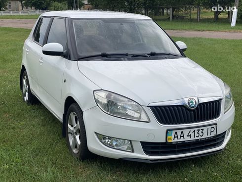 Skoda Fabia 2012 белый - фото 12