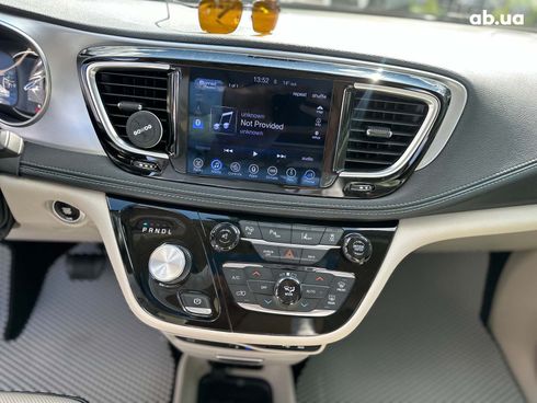 Chrysler Pacifica 2017 красный - фото 92