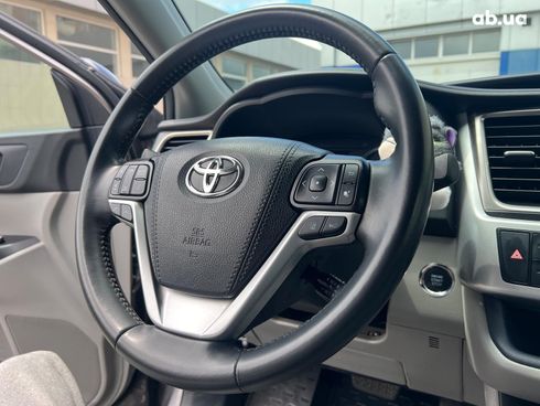 Toyota Highlander 2019 серый - фото 38