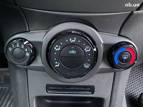 Ford Fiesta 2013 белый - фото 25