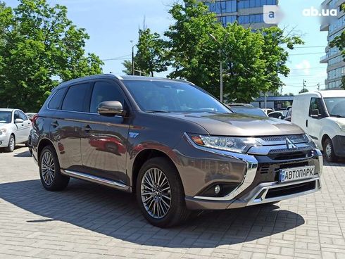 Mitsubishi Outlander 2019 - фото 5