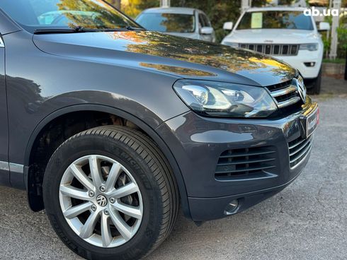 Volkswagen Touareg 2012 серый - фото 6