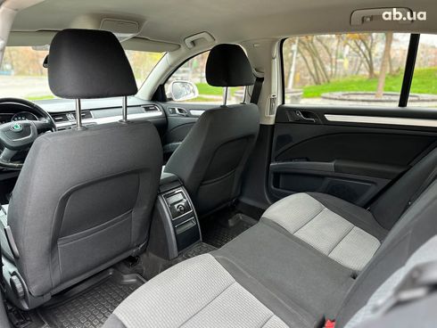 Skoda Superb 2012 белый - фото 20