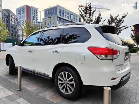 Nissan Pathfinder 2015 - фото 13