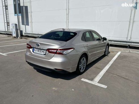 Toyota Camry 2019 - фото 12