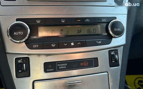 Toyota Avensis 2012 - фото 11