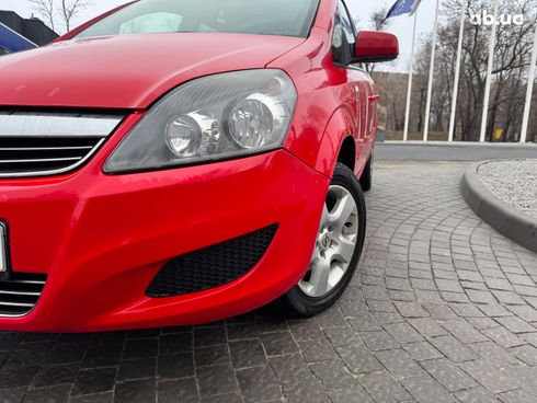 Opel Zafira 2010 красный - фото 9