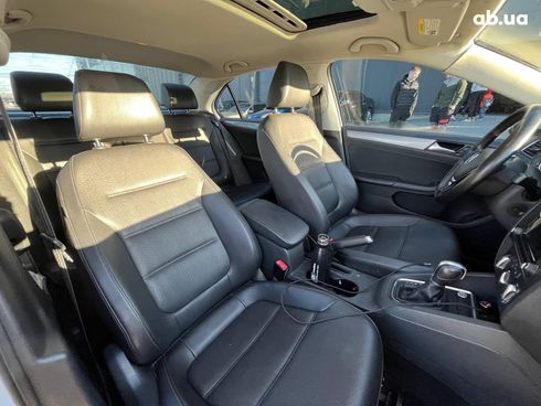 Volkswagen Jetta 2016 белый - фото 18