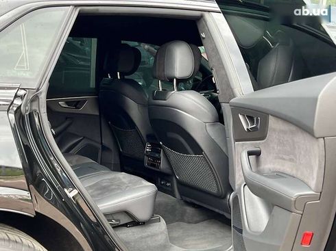 Audi RS Q8 2023 - фото 24