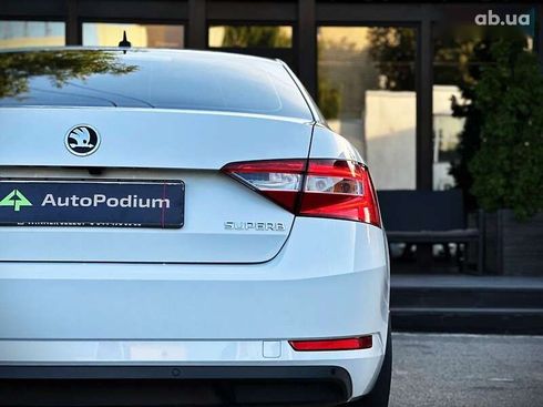 Skoda Superb 2019 - фото 13
